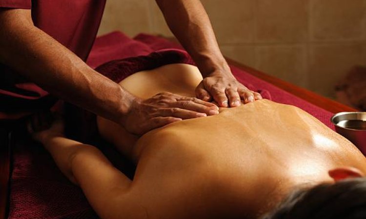 Abhyanga Sarvanga – le massage de tout le corps